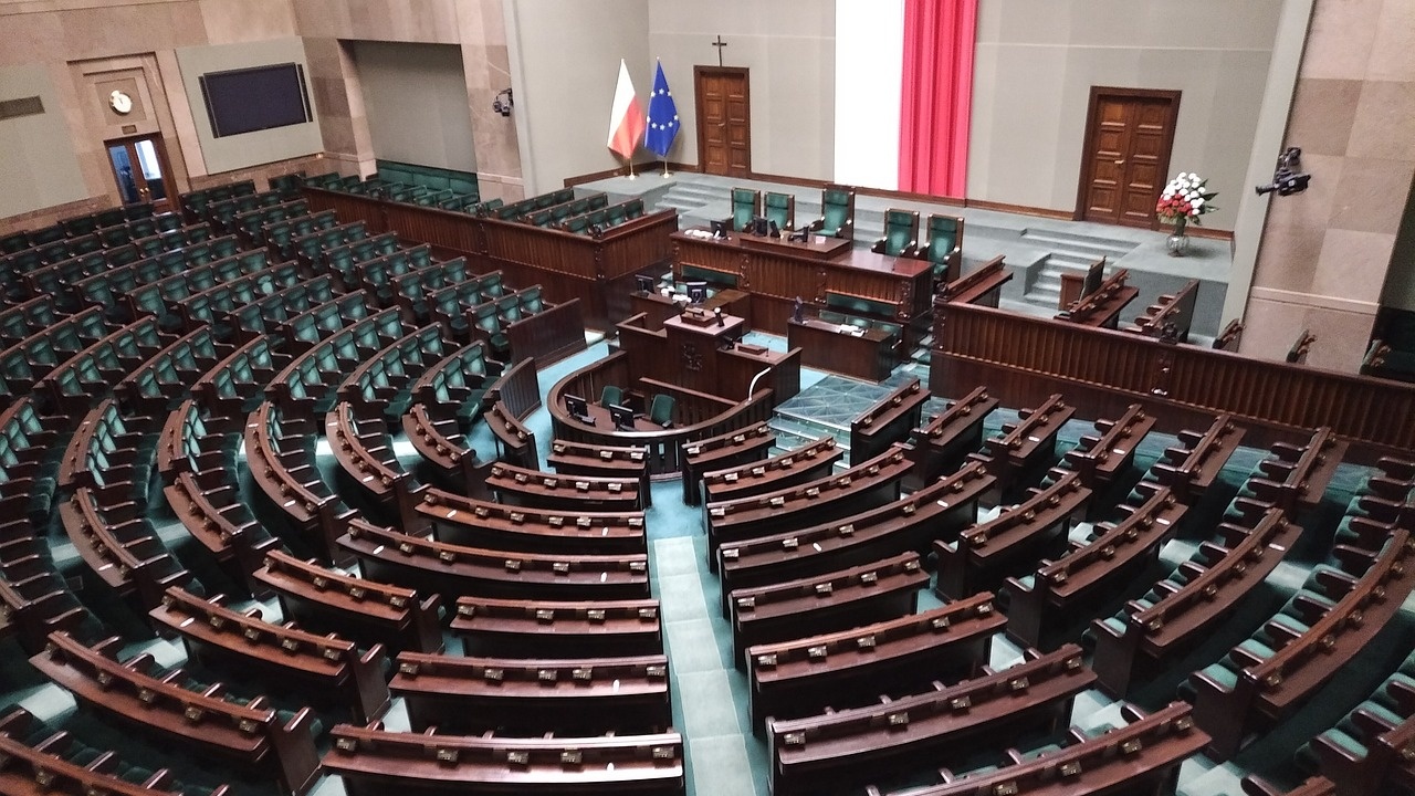 Парламентът на Полша гласува за отнемане на имунитета на депутат,