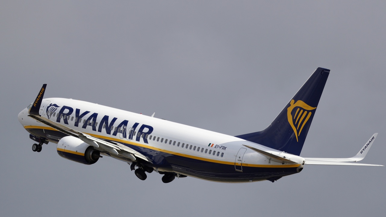 Нискотарифната авиокомпания Райънеър (Ryanair) съобщи, че от 1 февруари подновява