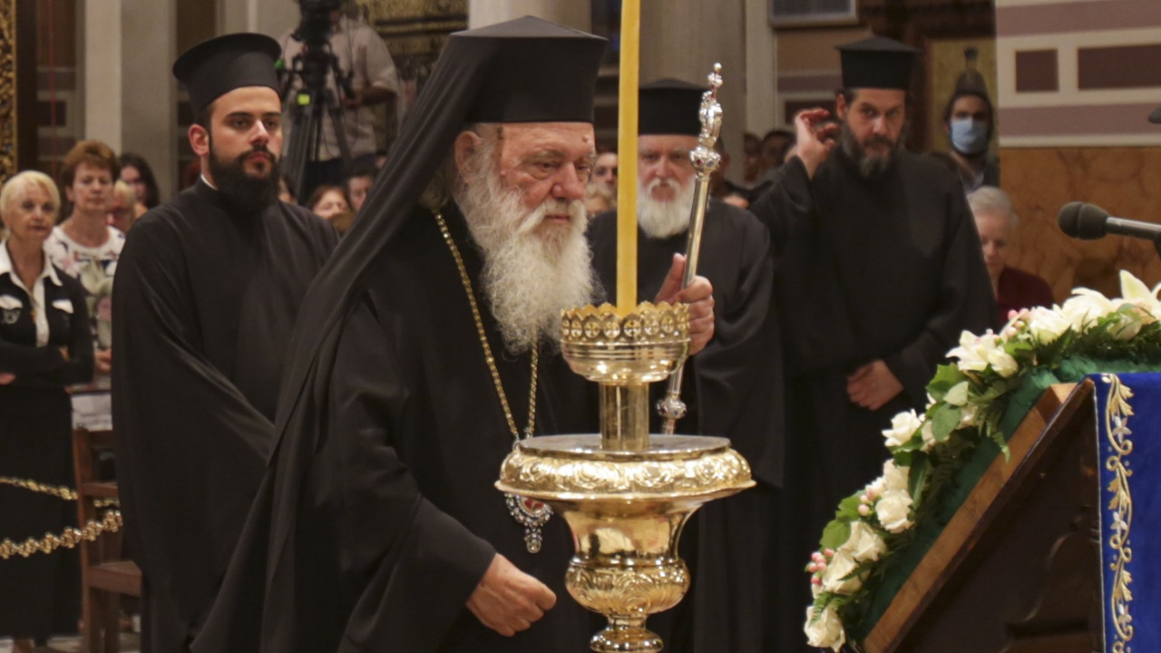 Архиепископ Йероним, главата на Гръцката православна църква, предложи в страната