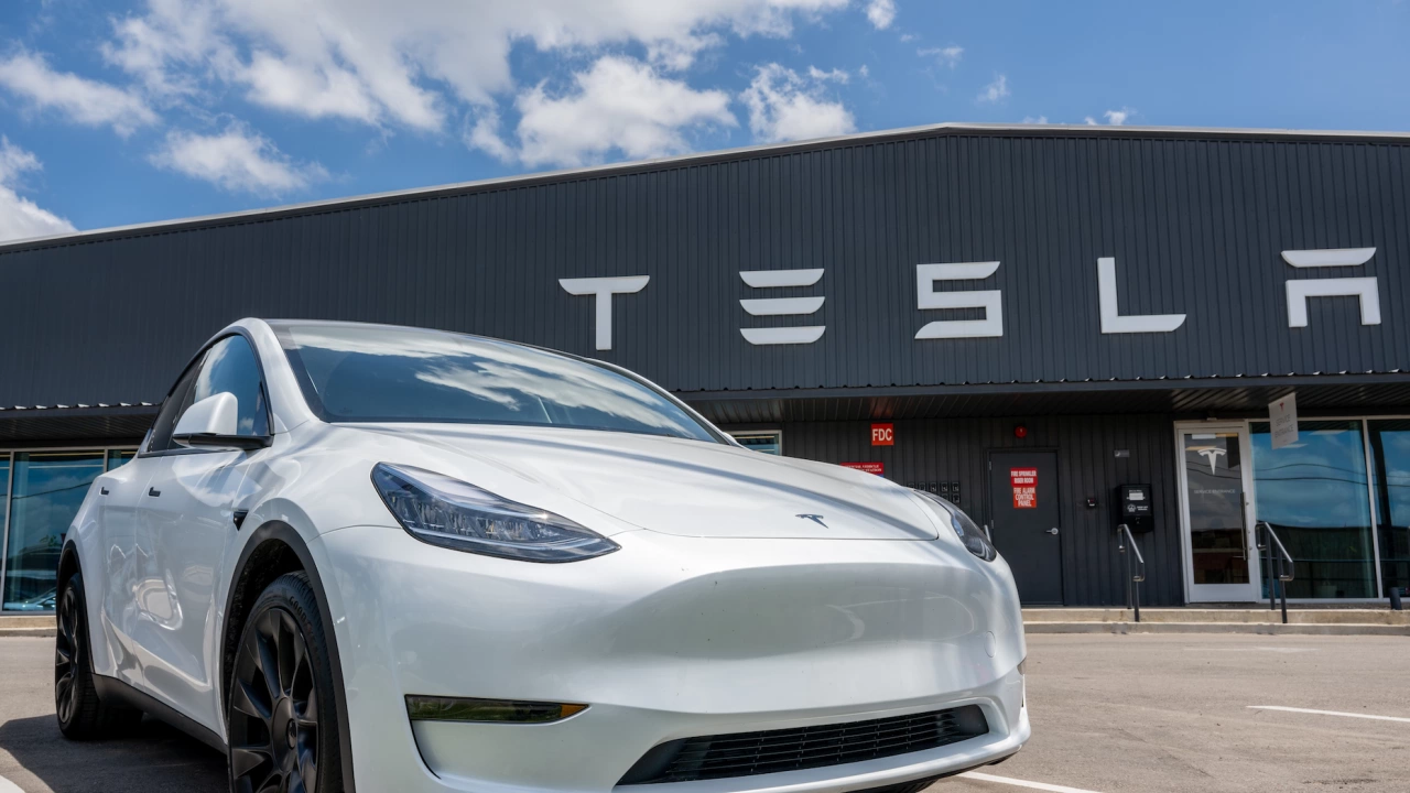 Тесла Tesla намалява продажните цени за Германия на електромобилите си