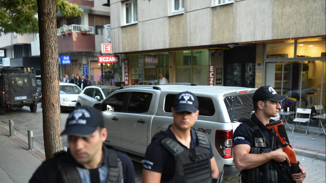 Служители на Националната разузнавателна организация на Турция МИТ са заловили