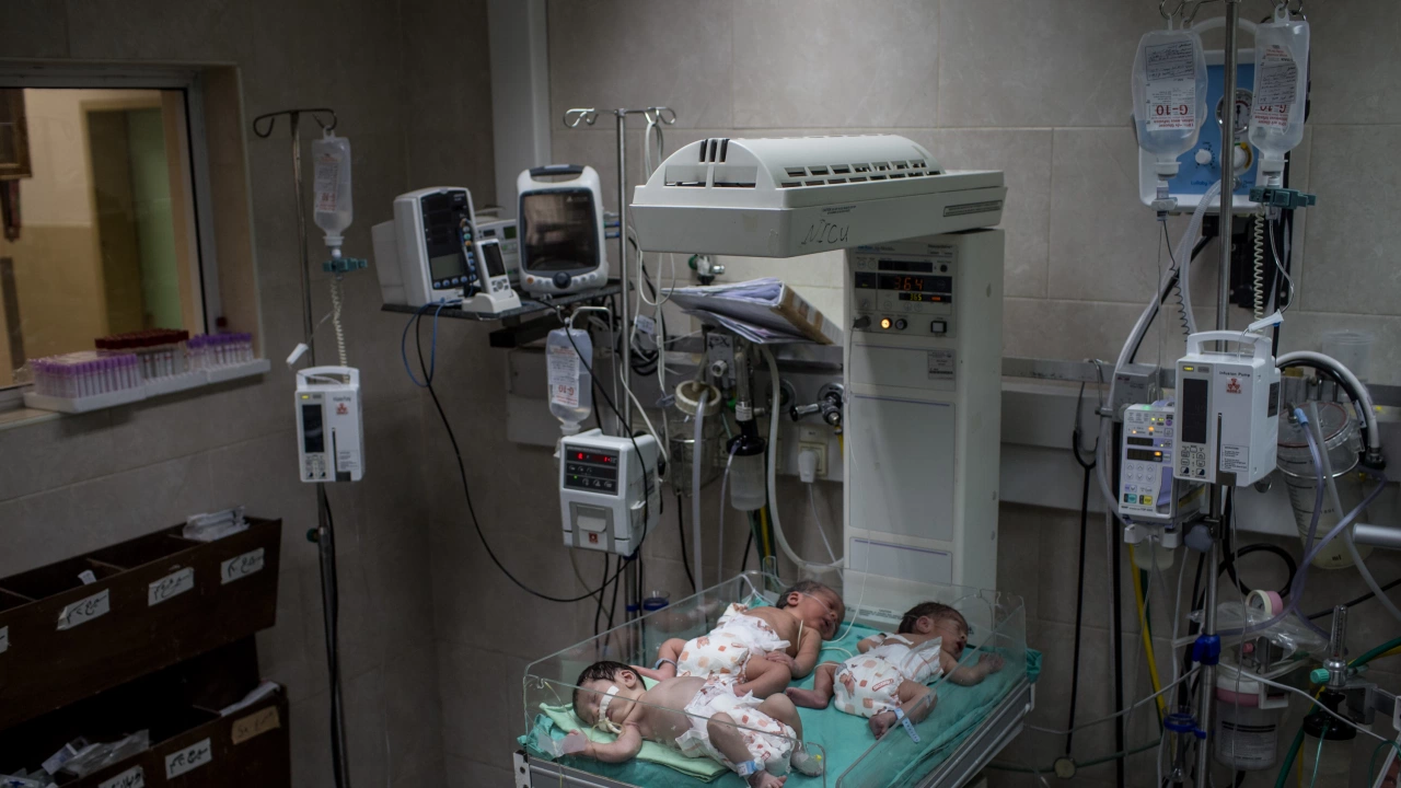 Тризнаци заченати по естествен път се родиха в пловдивска болница