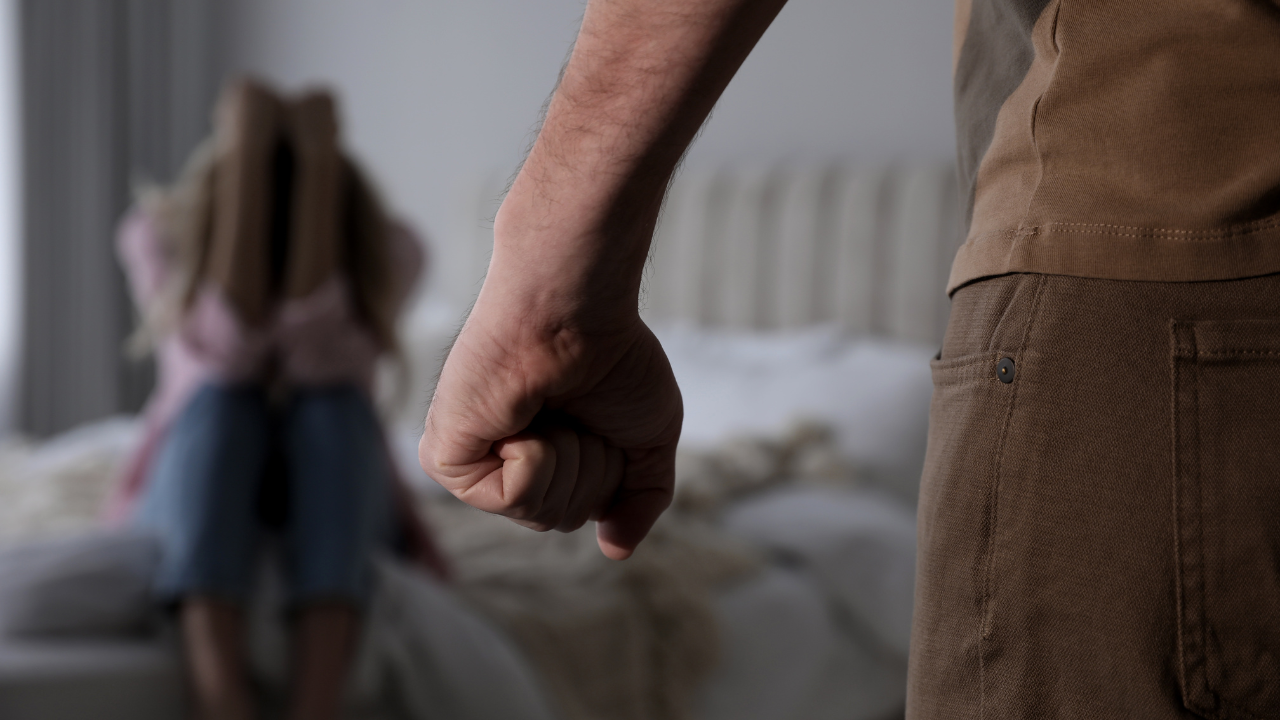 Издирваният за домашно насилие над приятелката си 29-годишен мъж е