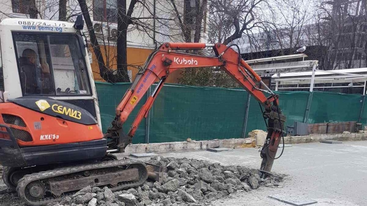 По искане на Община Варна, строителите на новата зимна градина
