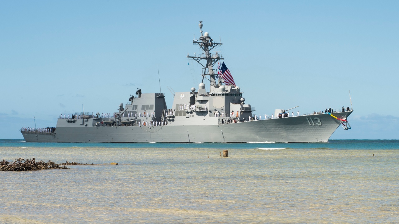 Американски военен кораб мина вчера през Тайванския проток, предаде Ройтерс,