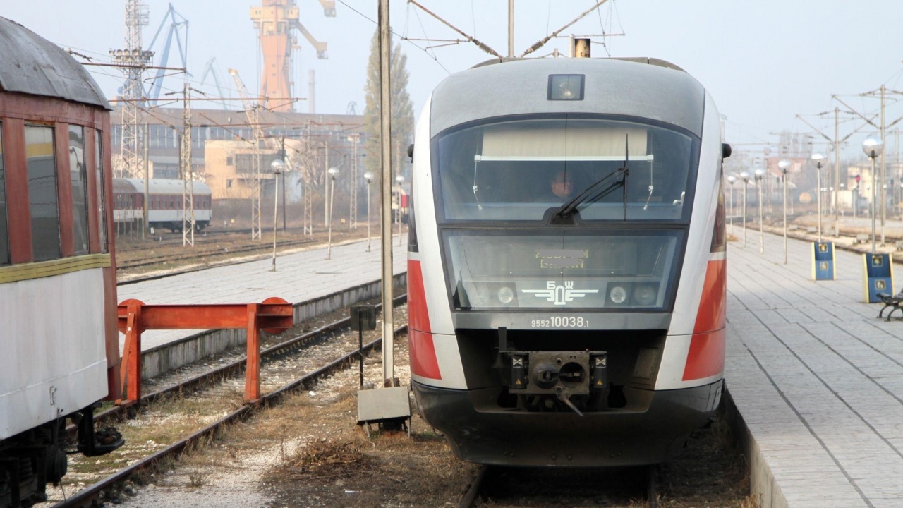 БДЖ ще осигури допълнителни влакове и места в редовните композиции,