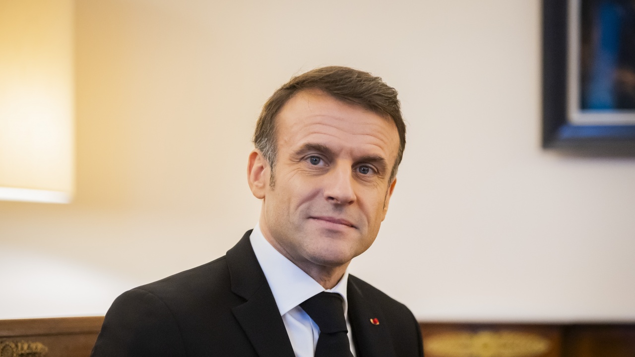 Френският президент промулгира вчера новия закон за имиграцията, част от