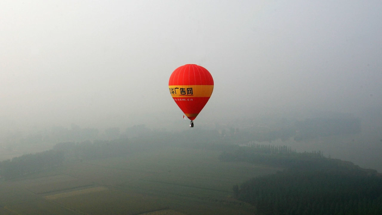 Рекорден брой от шест китайски балона е бил засечен около