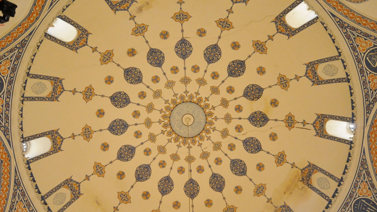 Джамията в село Разбойна е една от двете новопостроени и