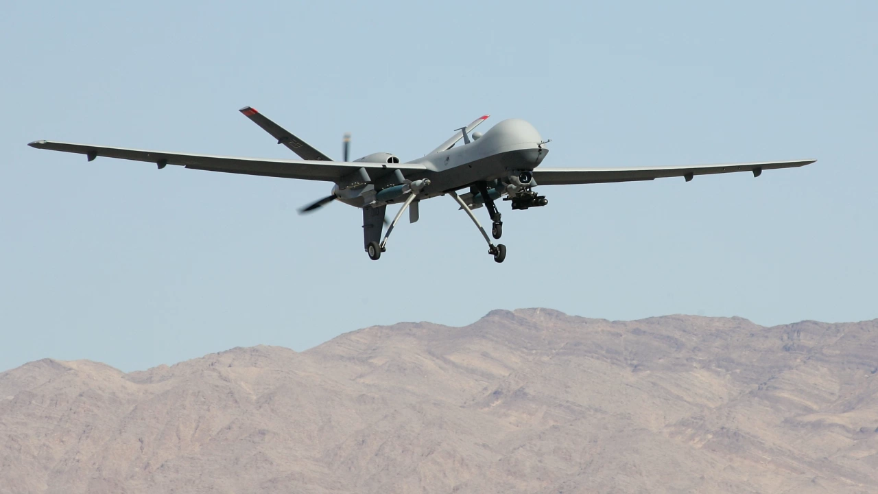 Иранската армия получи нови стратегически дронове на церемония на която