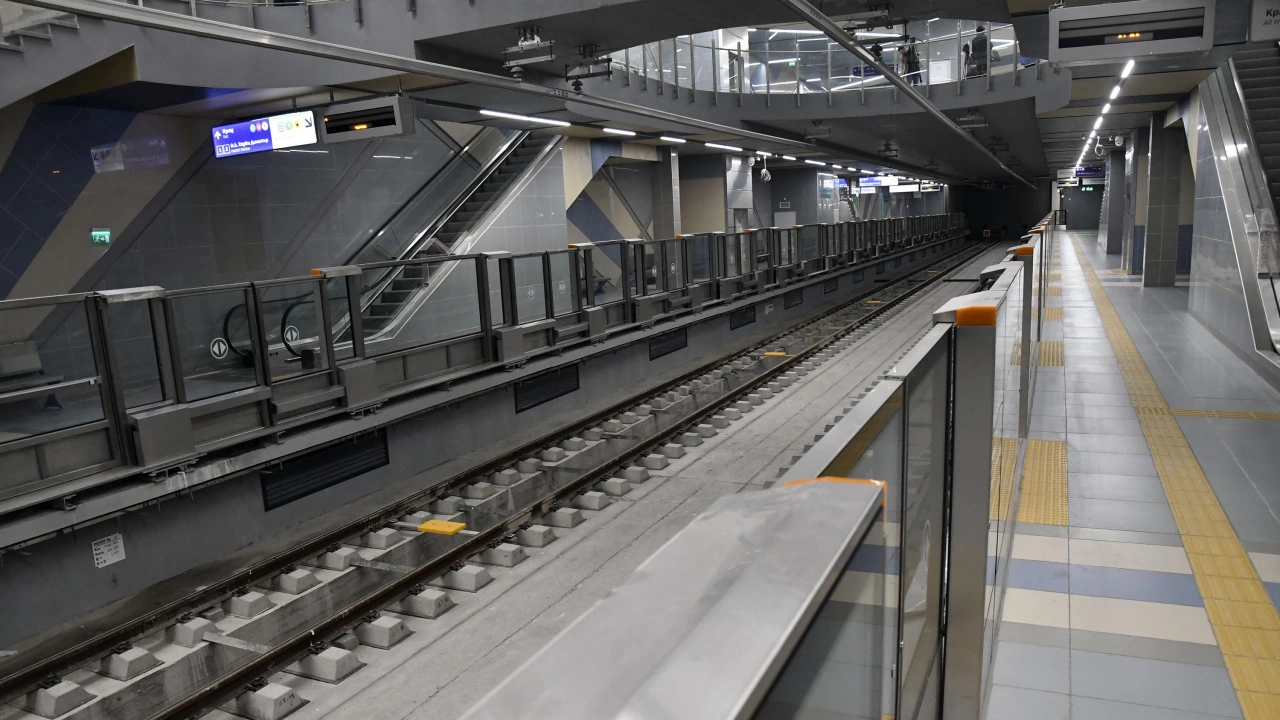Първата линия на метрото в София е пусната в експлоатация