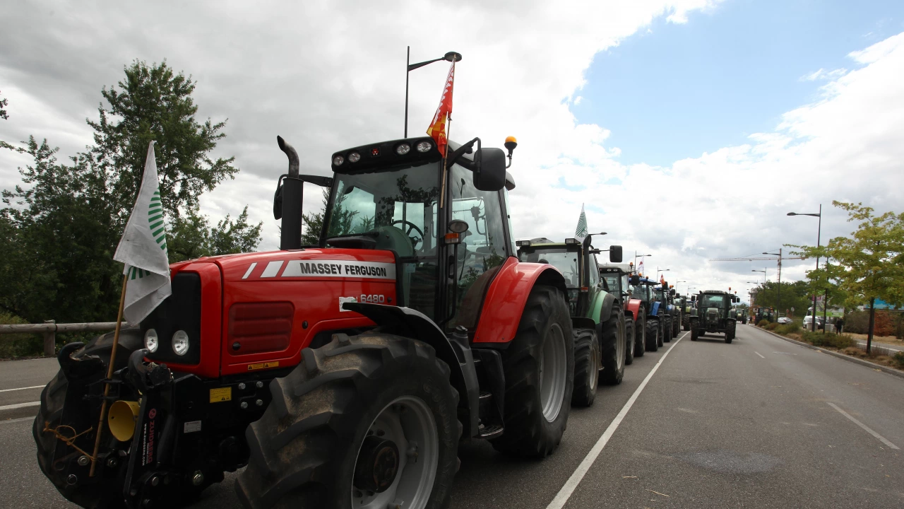 Организации представляващи френските фермери заплашиха да блокират Париж за неограничен