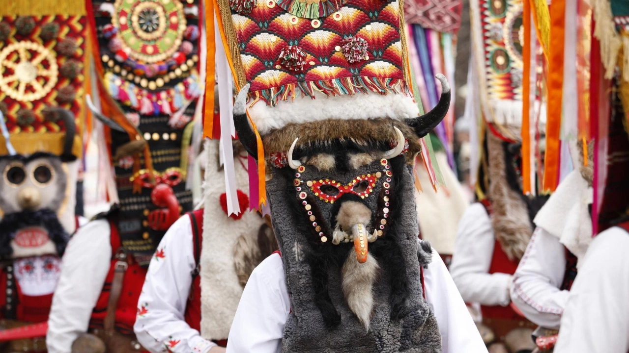  
Скъпи пазители на традициите по последни данни в тридневния фестивал