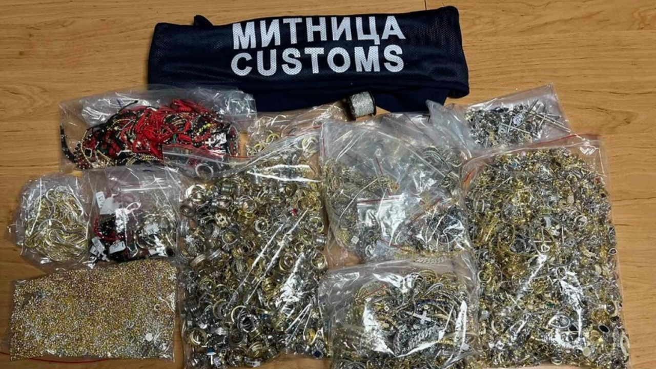 Митническите служители на Митнически пункт Лесово откриха контрабандни 9187.60 грама