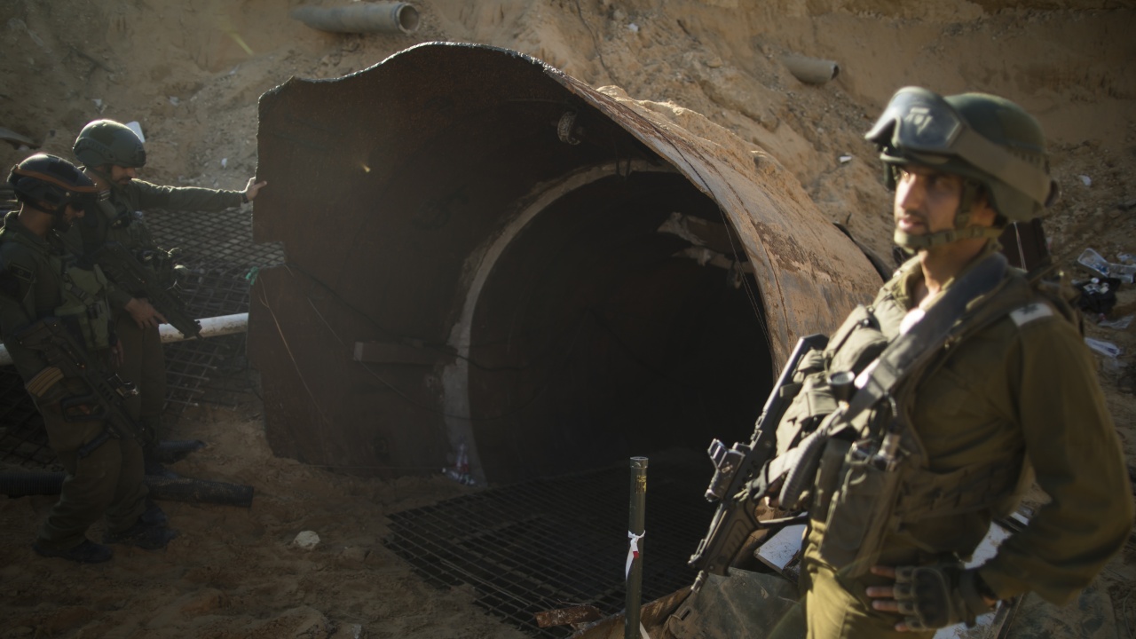 Израелската армия призна, че наводнява тунелите, използвани от палестинското ислямистко