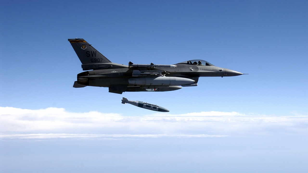 Американски изтребител Ф-16 се разби край западните брегове на Южна