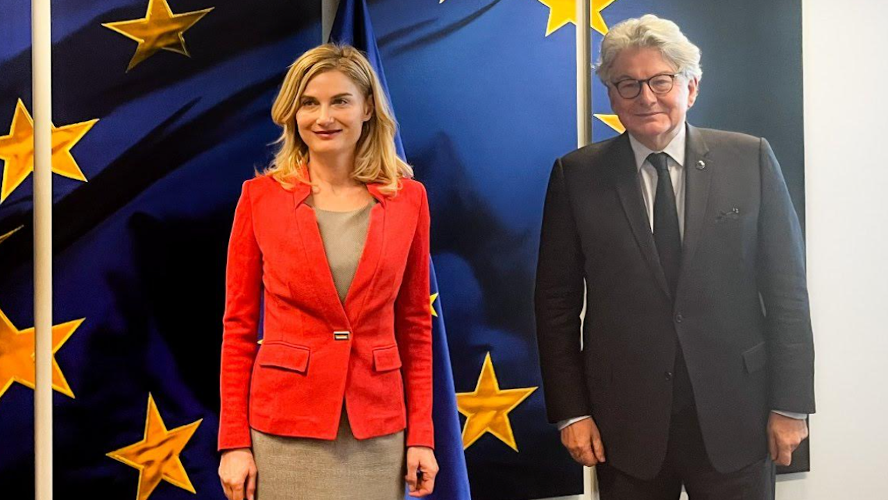 В Брюксел, министърът на туризма проведе среща с еврокомисаря за