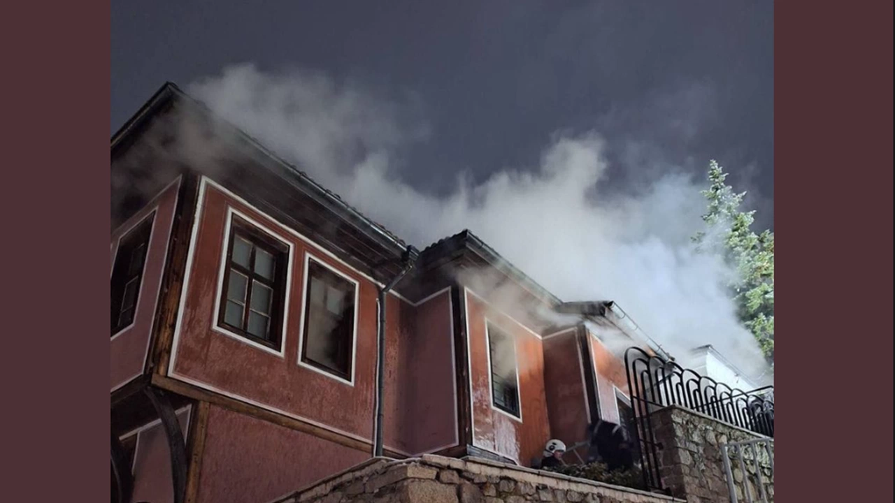 Седмица след пожара в Пампоровата къща която служи за гримьорна