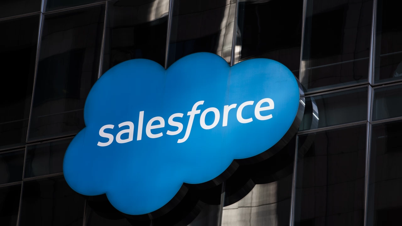 Технологичната компания Salesforce Сейлсфорс най голямата CRM платформа в света