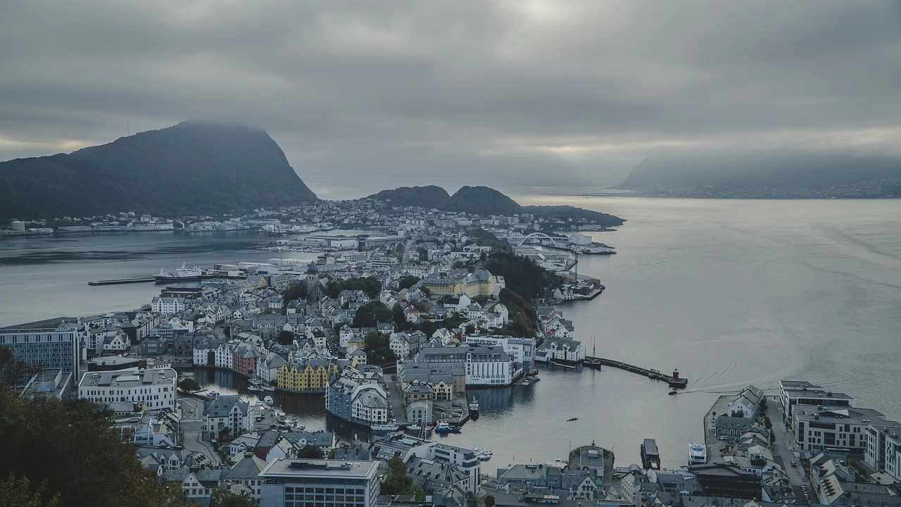 Жителите на Северна Норвегия днес бяха призовани да не излизат