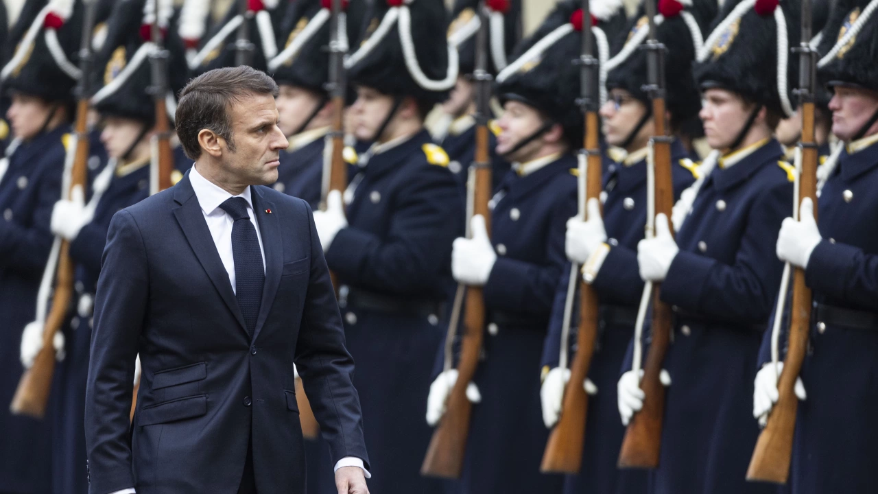 Френският президент беше посрещнат тържествено днес в началото на двудневната