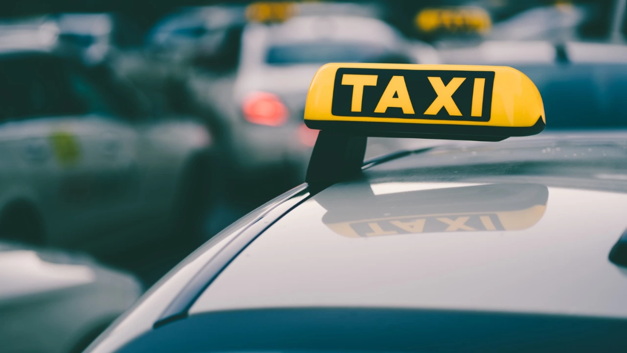 Таксиметровите компании в Бургас ще работят с нови минимални цени