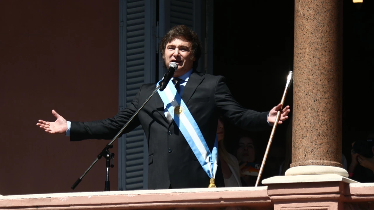 Правителството на президента либертарианец Хавиер Милей в Аржентина се опитва