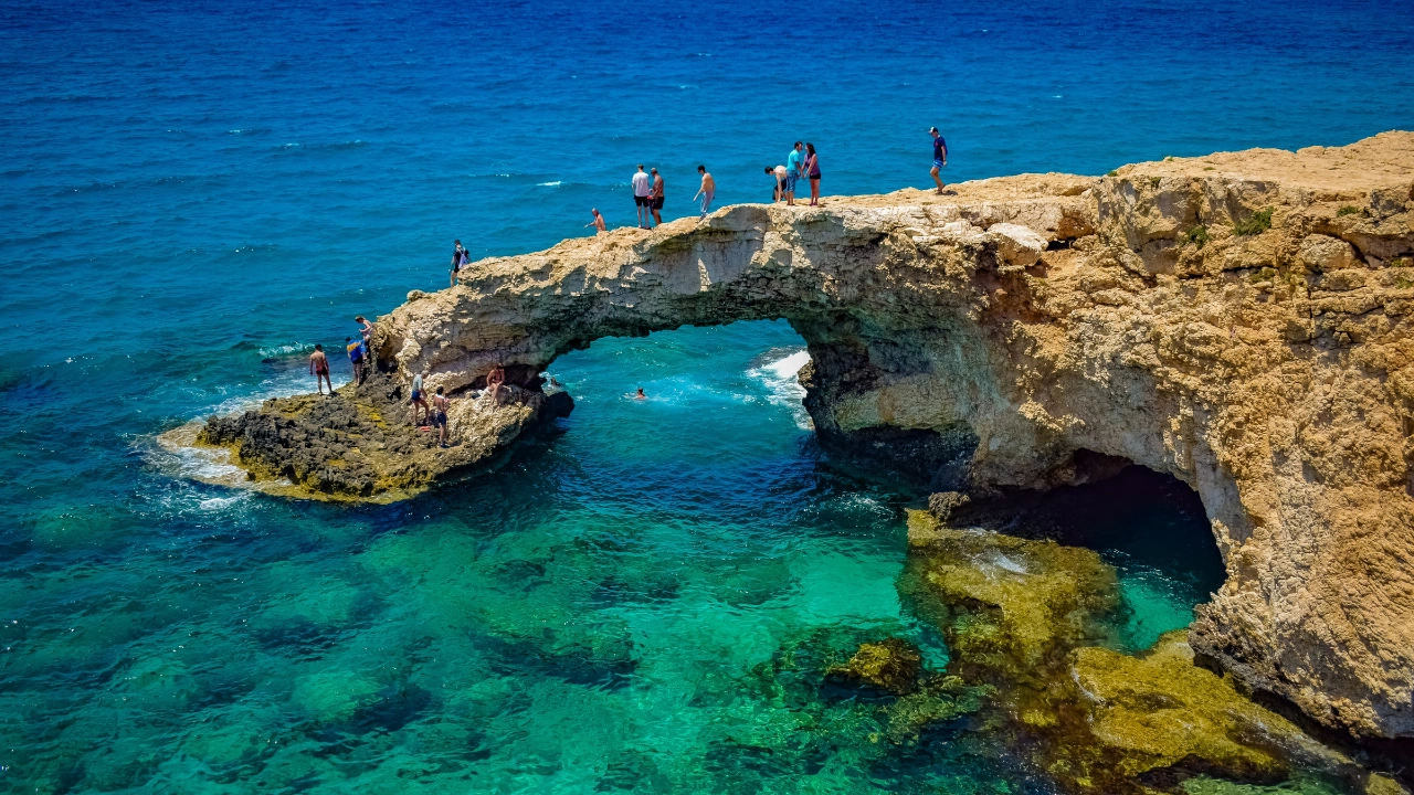 Кипър постави рекорд по приходи от туризма като постъпленията през