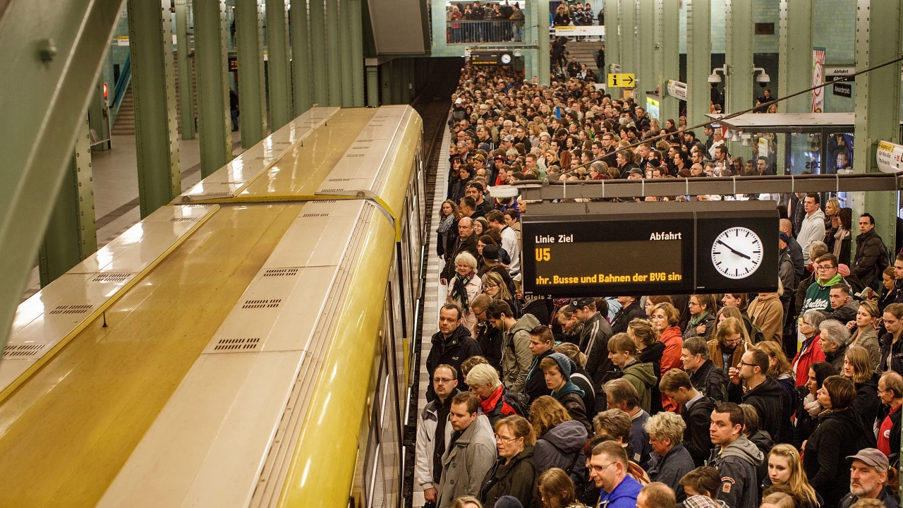Автобусите трамваите и метрото в Берлин няма да се движат