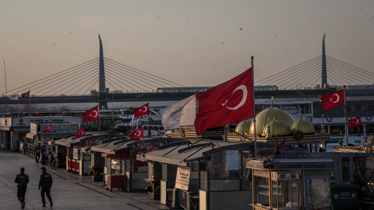 Турските власти арестуваха 25 заподозрени във връзка със стрелбата в