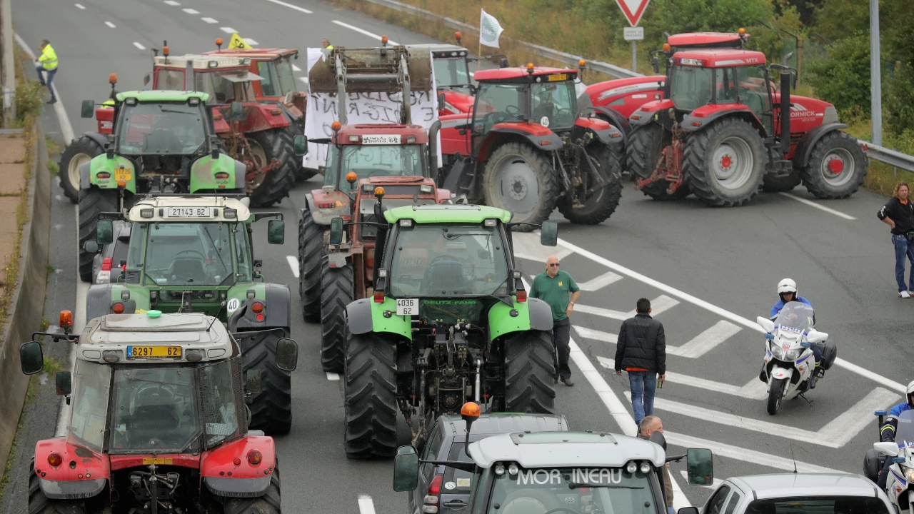 Протестиращи фермери настояващи за справедливи цени и по малко бюрокрация  блокираха границата