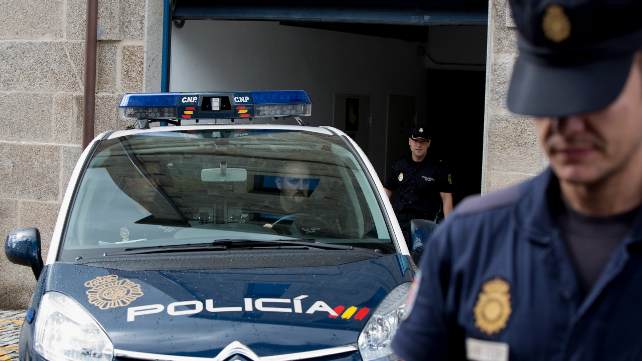 Седемчленна група, сред която и четирима български граждани, са задържани