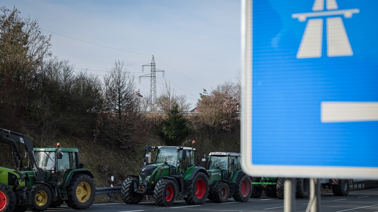 В Италия започна поредната седмица на протестите на фермерите.
Започна и