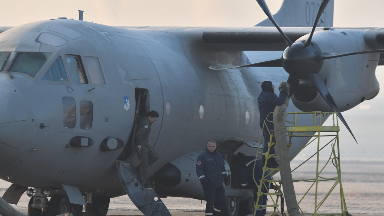 Екипаж от 16-та транспортна авиобаза във Враждебна беше задействан със