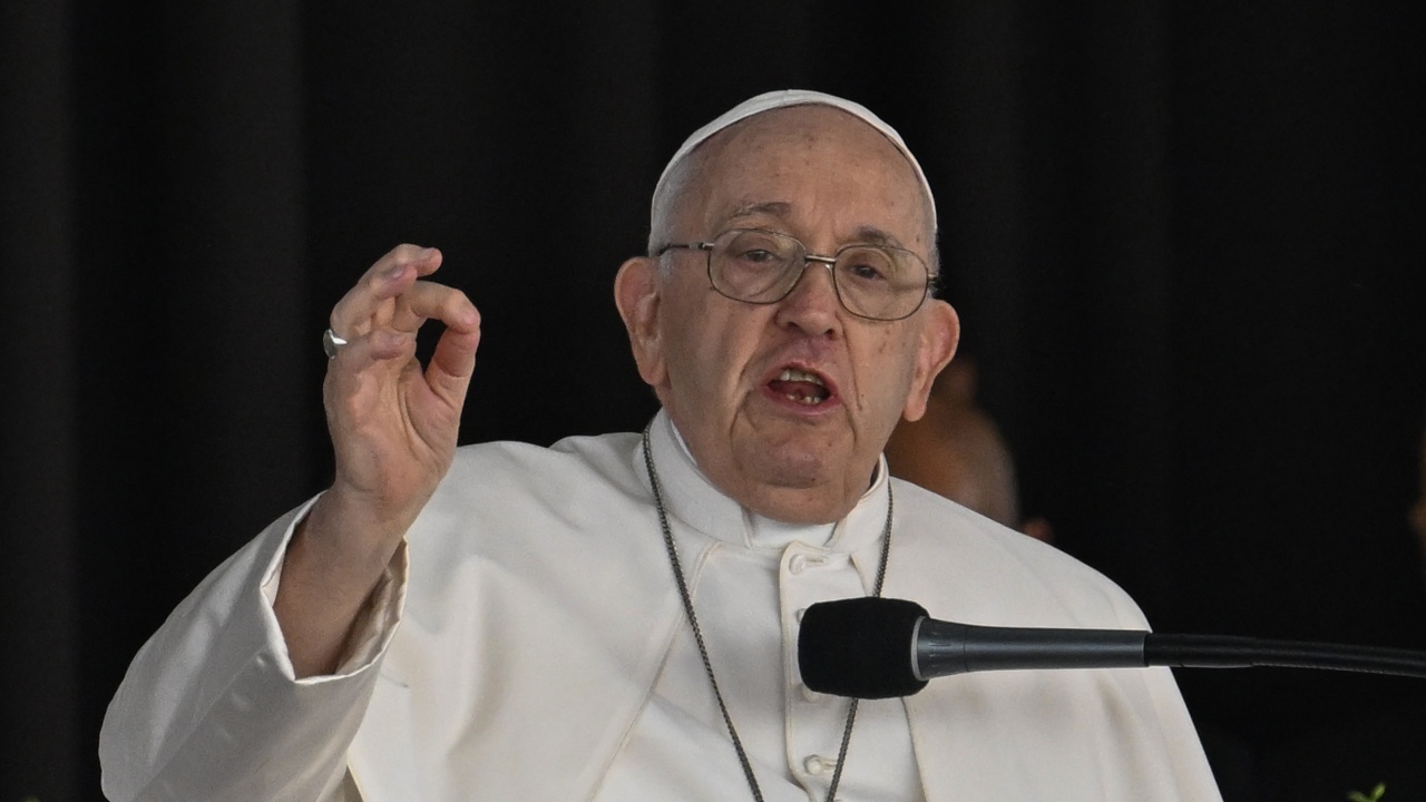 Папа Франциск заяви, че вижда лицемерие в критиките срещу решението