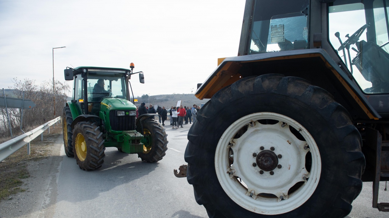 Протестното шествие на земеделците стигна до Пловдив. Преди минути тракторите