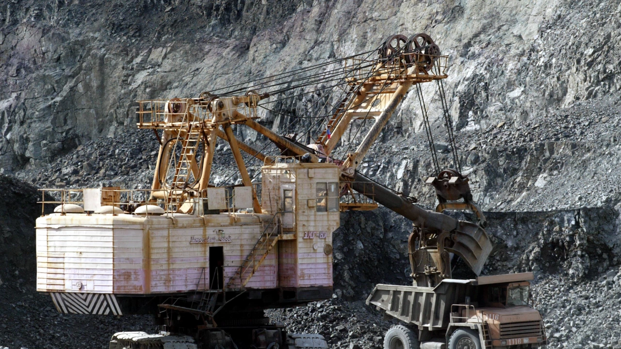 Преструктурирането на минната индустрия свързана с добива на платина в