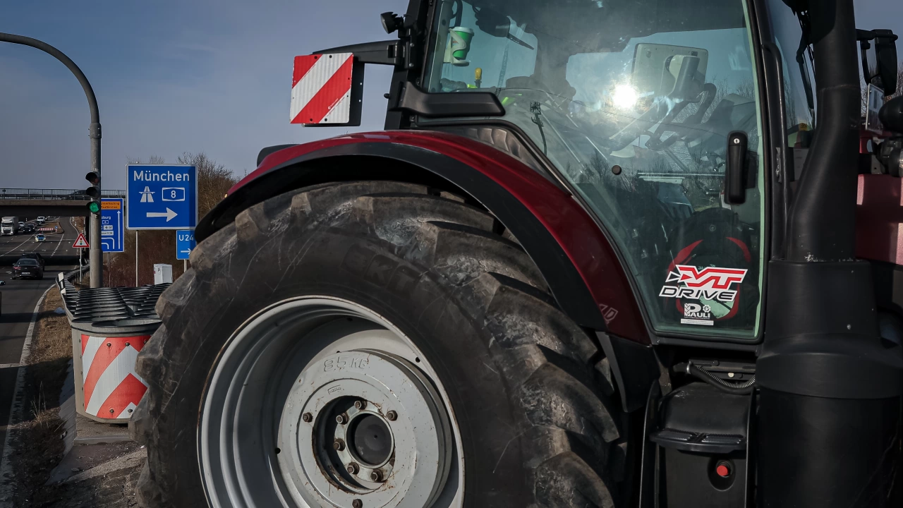 Стотици фермери блокираха снощи няколко магистрали в Нидерландия в рамките