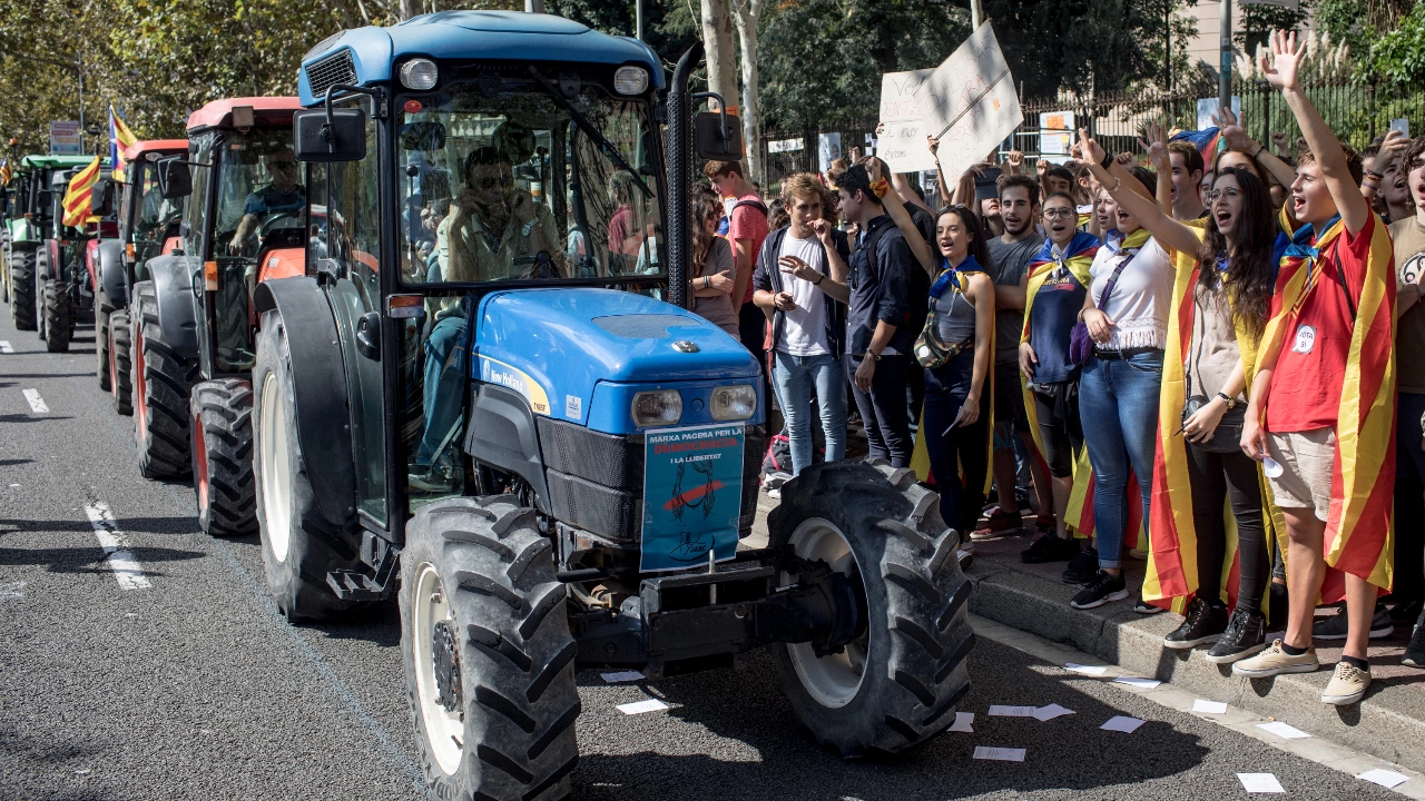 Испанските фермери блокираха днес трафика по някои от основните магистрали
