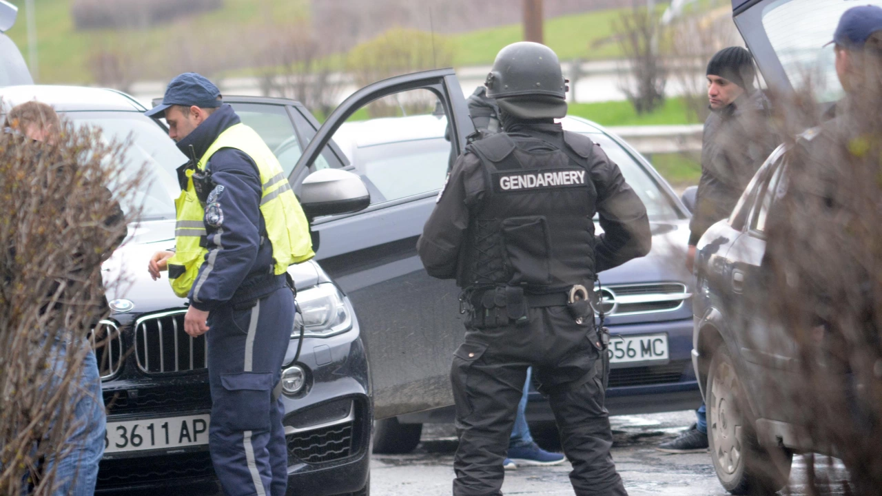 Петима души са задържани при специализирана полицейска операция в Благоевградско