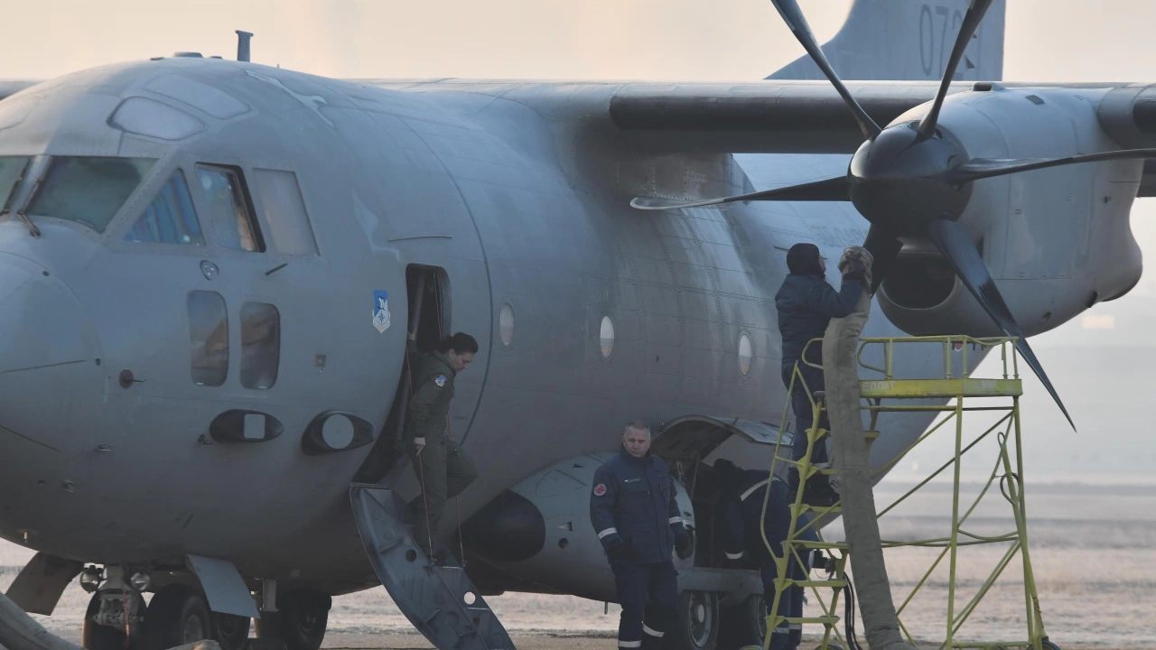 Екипаж от 16 та транспортна авиобаза във Враждебна беше задействан със