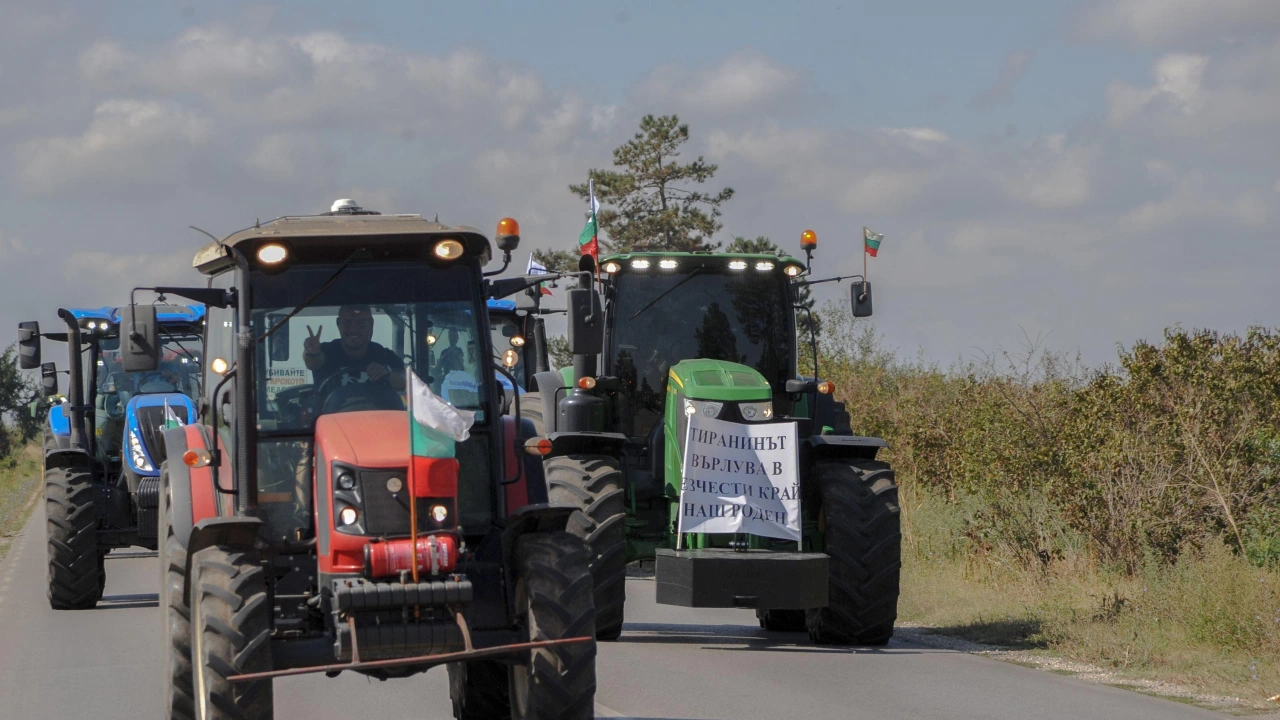 Заради фермерските протести в цялата страна движението на междуселищните автобуси