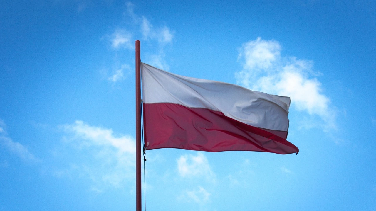 Полският министър на отбраната Владислав Кошиняк Камиш призова днес за създаване