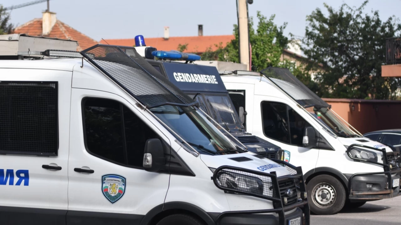 Трима души от разградското село Ясеновец са задържани за измами