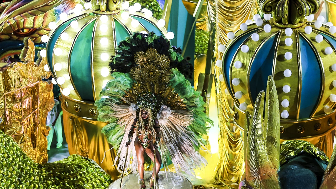 Започва карнавалът в Рио де Жанейро съобщи АФП Танцьорите са