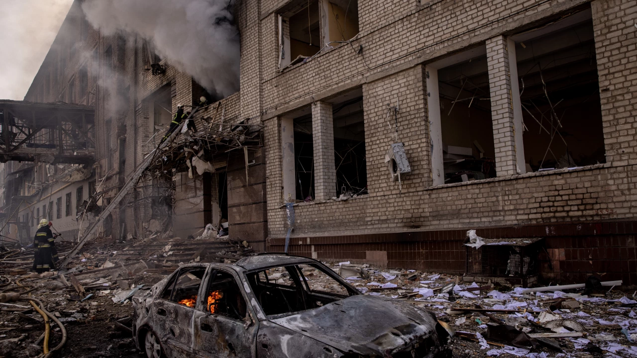 Поредна нощ на руски атаки в Украйна предаде Укринформ като се