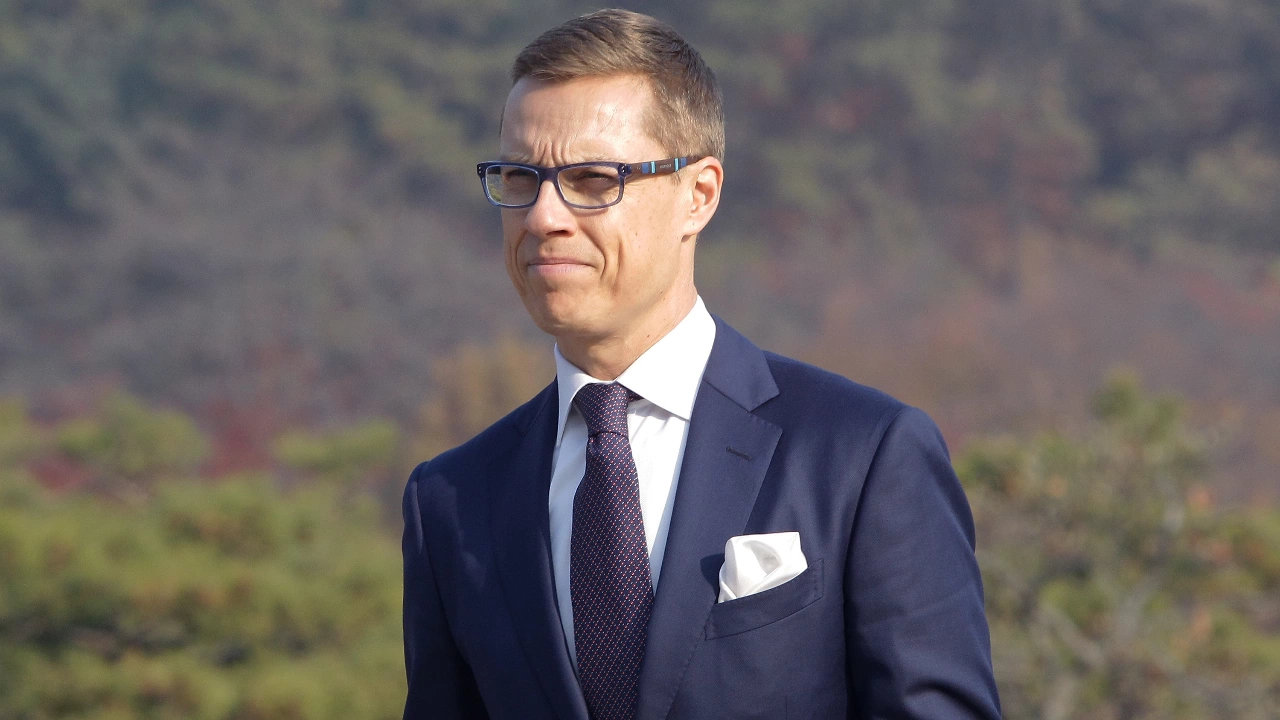 Консерваторът Александър Стуб на снимката печели президентските избори във Финландия
