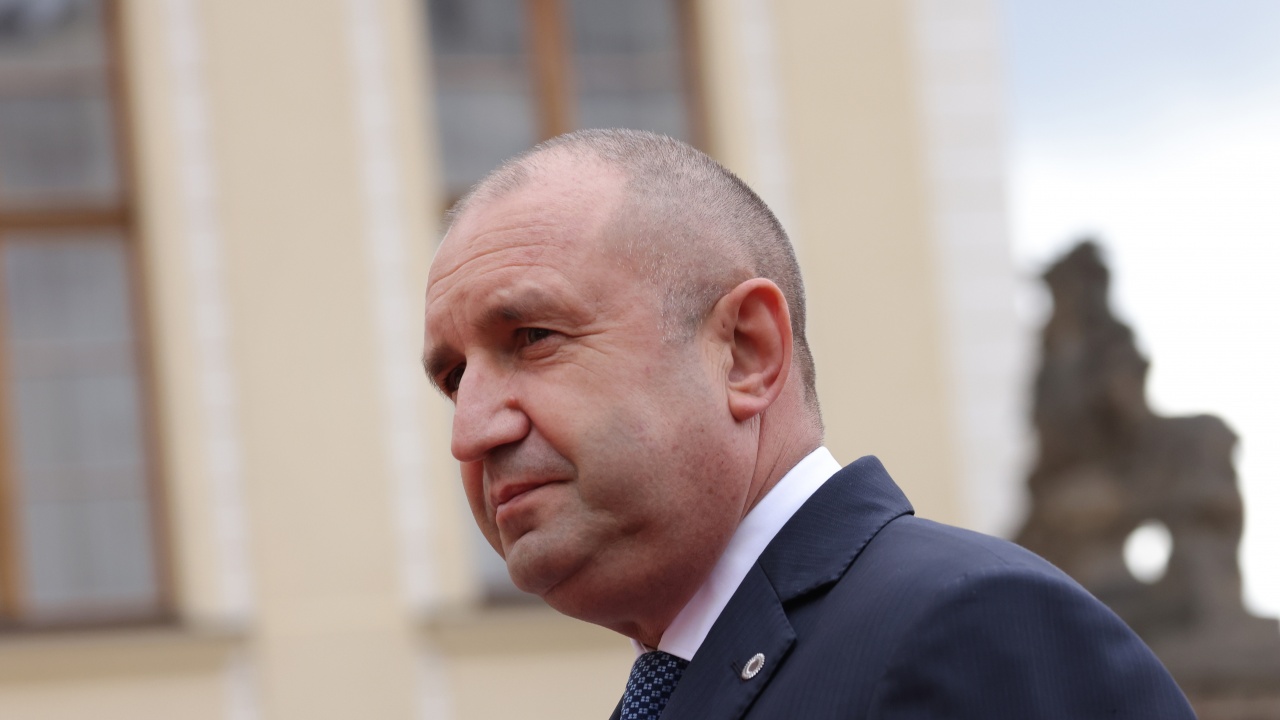 Президентът ще удостои български военнослужещ с висше офицерско звание