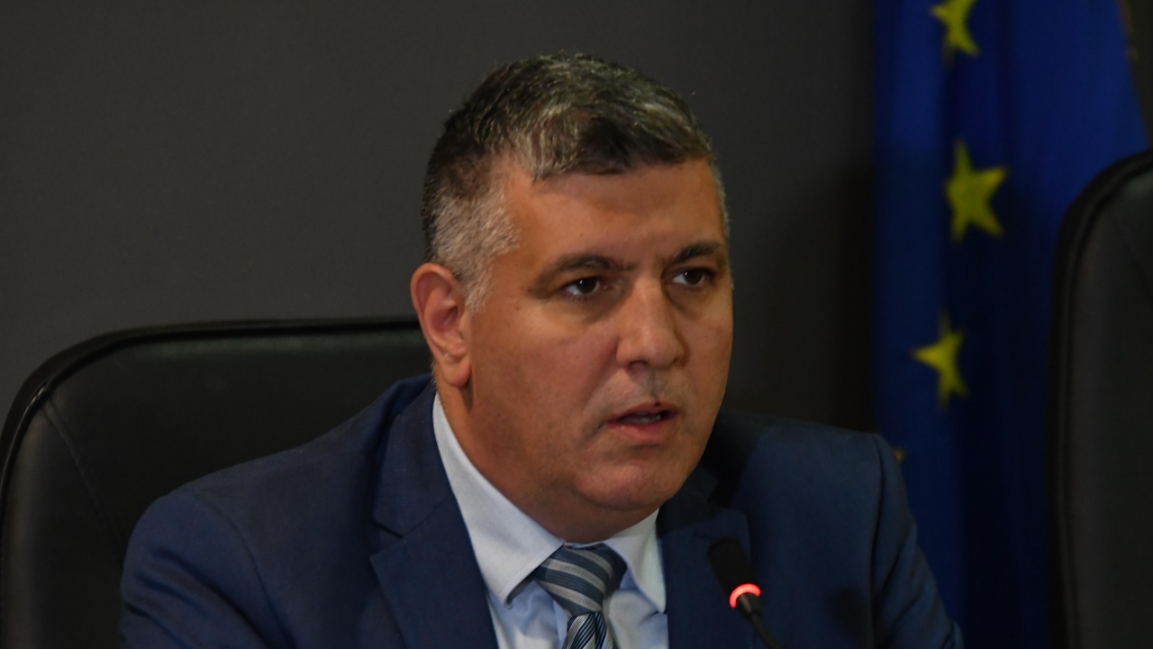 Министър Цеков: Над 70 000 българи са с по 2 ЕГН-та