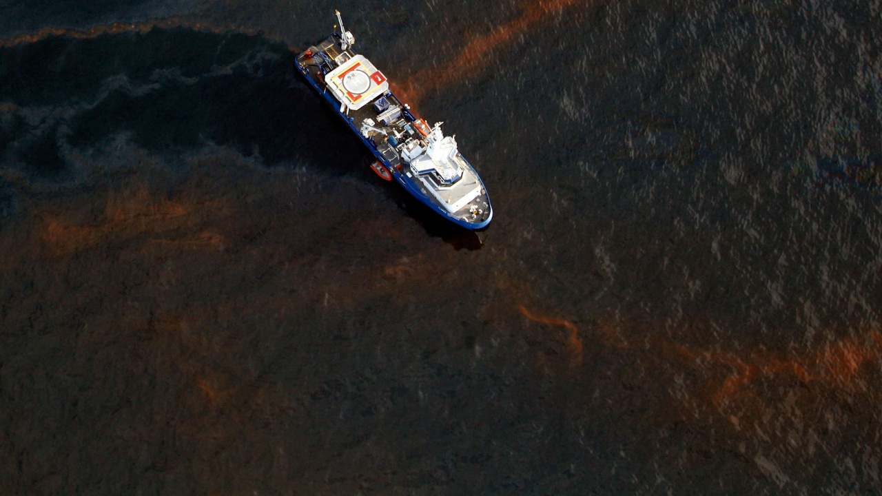 Петролен танкер се обърна край бреговете на Тринидад и Тобаго,